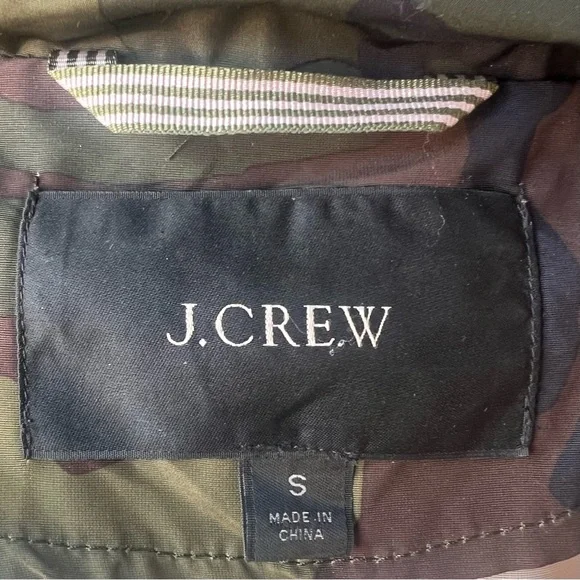 J. Crew Camouflage Rain Jacket with Gold Zipper and Snaps Size Small - Picture 2 of 16